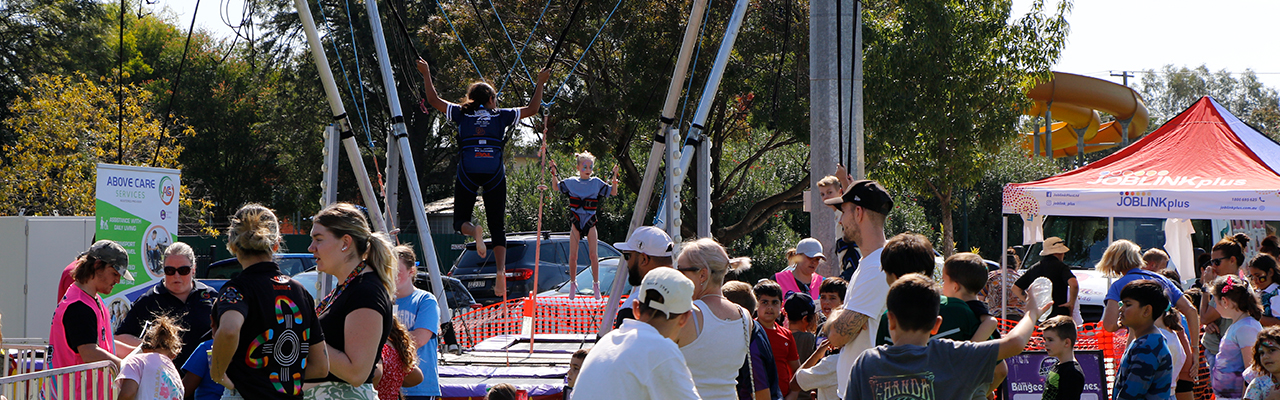 Quick links to the following categories of Dubbo Regional Council's website: community, awards and tours; grants and funding; sport and leisure.